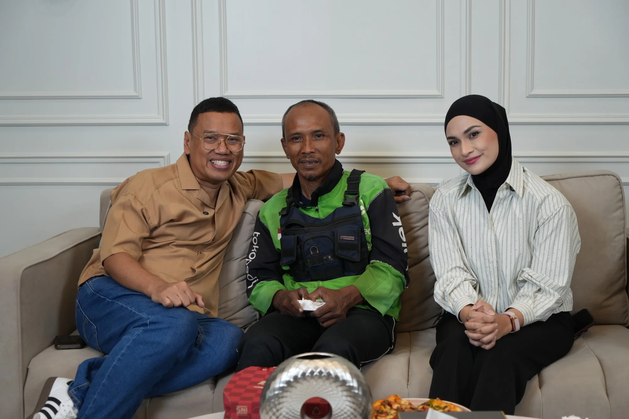 Keterbatasan Fisik Tak Hentikan Perjuangan Pengemudi Ojol, Lapor PAN Bantu Sekolah Anaknya