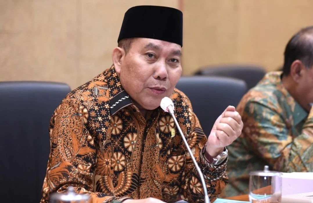 Sasar Pendidikan Hingga S1, Muazzim Akbar Perjuangkan Akses Kuliah Gratis Bagi Warga
