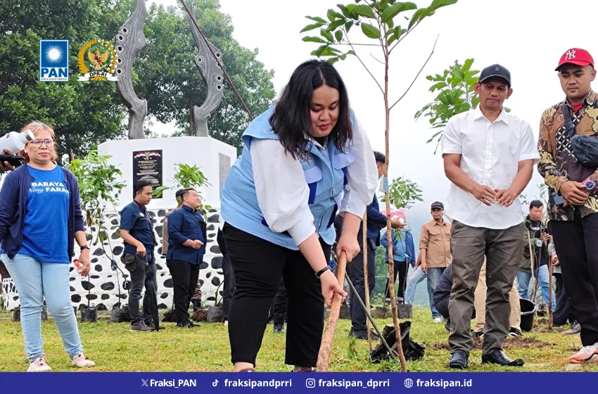 Farah Puteri Nahlia Tanam Pohon di Sirnamulya, Perkuat Mitigasi Bencana Sumedang
