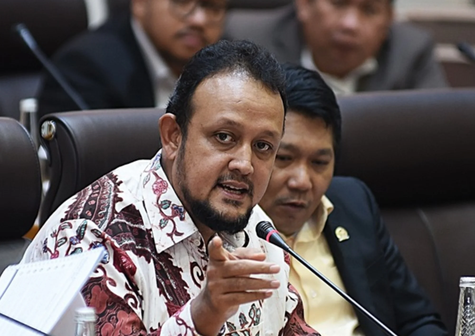 Hatta Dorong Prinsip Keseimbangan bagi Industri Pengguna Air Tanah Besar