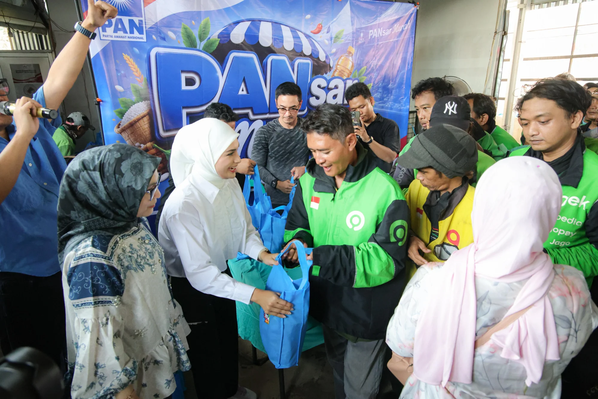 Tak Pernah Dapat Bansos karena Data Desil, Ojol Lapor PAN hingga Digelar PANsar Murah