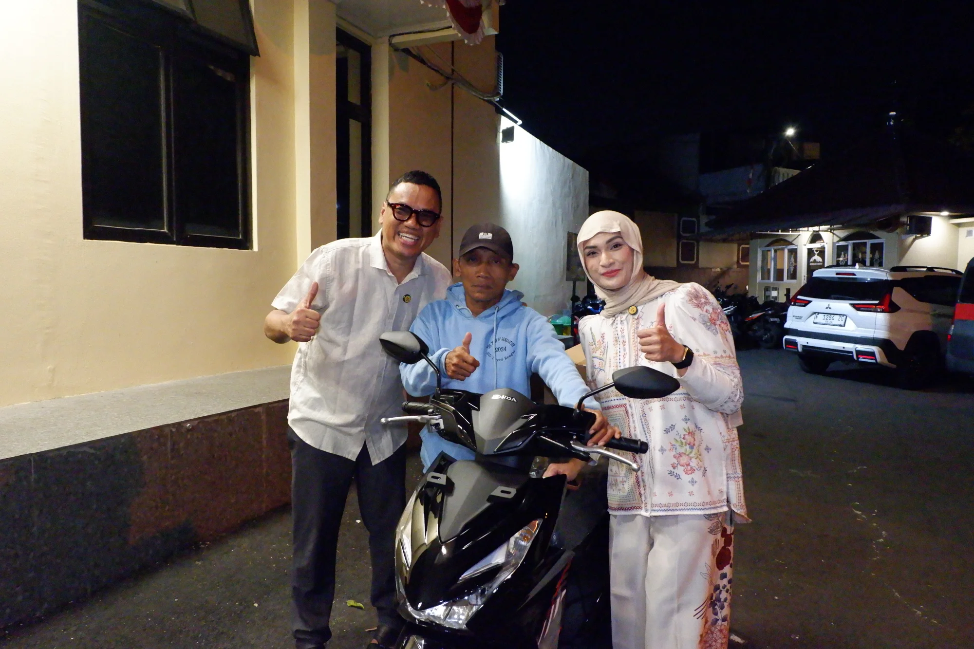 Motor Ojol Dirusak dalam Insiden Alphard Viral, Lapor PAN Hadir Berikan Motor Baru
