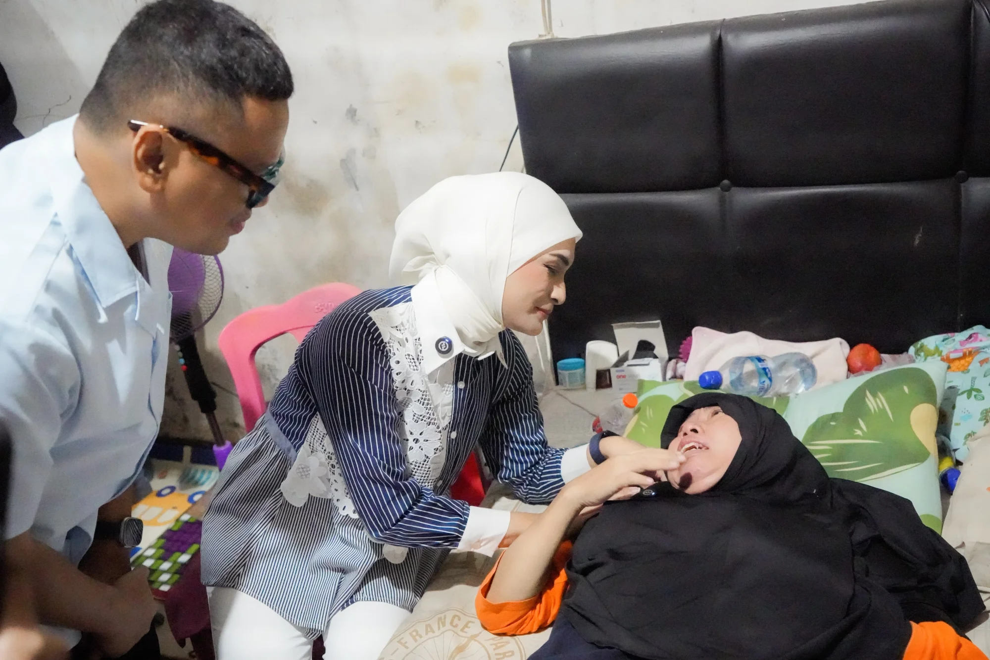 Putri Zulhas dan Uya Kuya Temui Mpok Lely, Lapor PAN Bantu Pengobatan dan Kebutuhan Keluarga